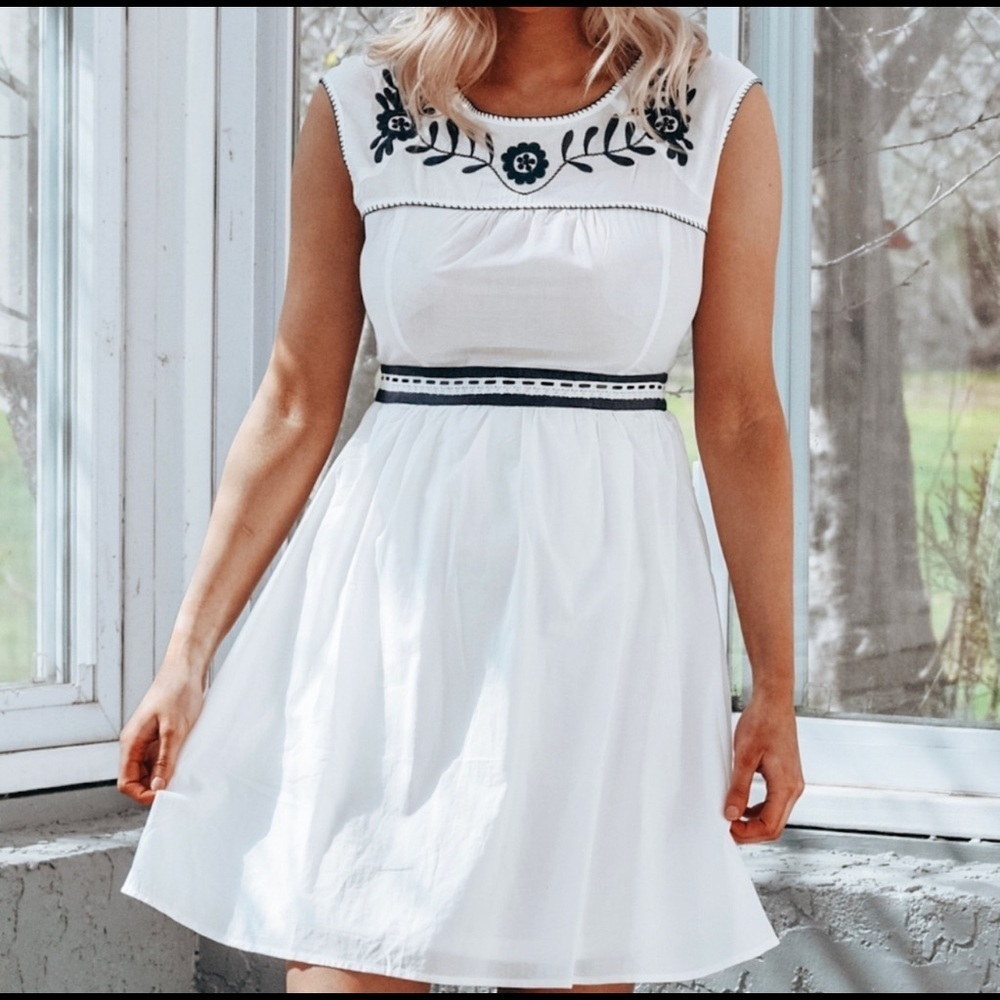 The ELISE Embroidered A-Line Dress - Picture 6 of 7